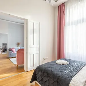 Luxury 3bedrm 2bathrm With Danube River View , Budapest Hungría